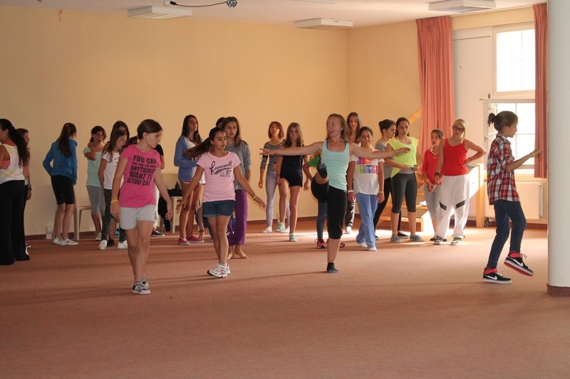 Village Camps International Summer Camp Leysin, Switzerland 2025-08-09 https://www.villagecamps.com/journals_admin/images/692-20-dance (31).jpg